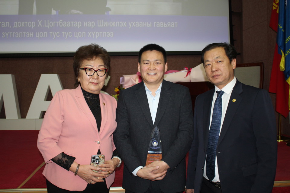 ШУА-ИЙН ТҮҮХ, УГСААТНЫ ЗҮЙН ХҮРЭЭЛЭНГИЙН ЭРТНИЙ ТҮҮХИЙН САЛБАРЫН ЭРХЛЭГЧ (PH.D) ГАНБАТЫН АЛТАНСҮХ ШУА-ИЙН ШИЛДЭГ ЗАЛУУ СУДЛААЧААР ШАЛГАРЛАА.