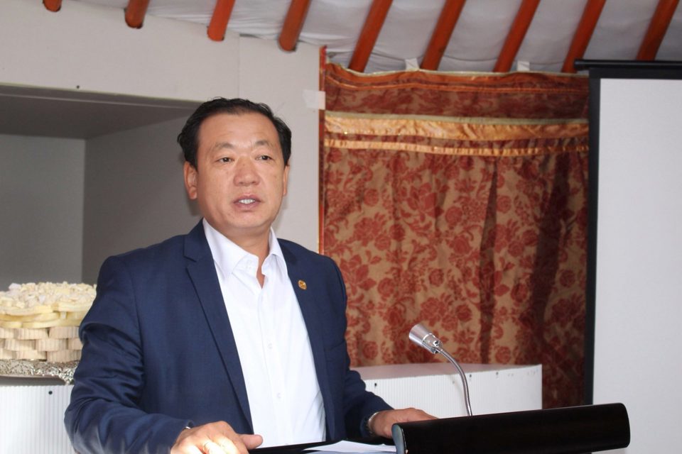 “ӨВӨРХАНГАЙ АЙМГИЙН ӨЛЗИЙТ СУМ: ТҮҮХ БА ТҮҮХТ ХҮМҮҮС” сэдэвт эрдэм шинжилгээний хурал болов.