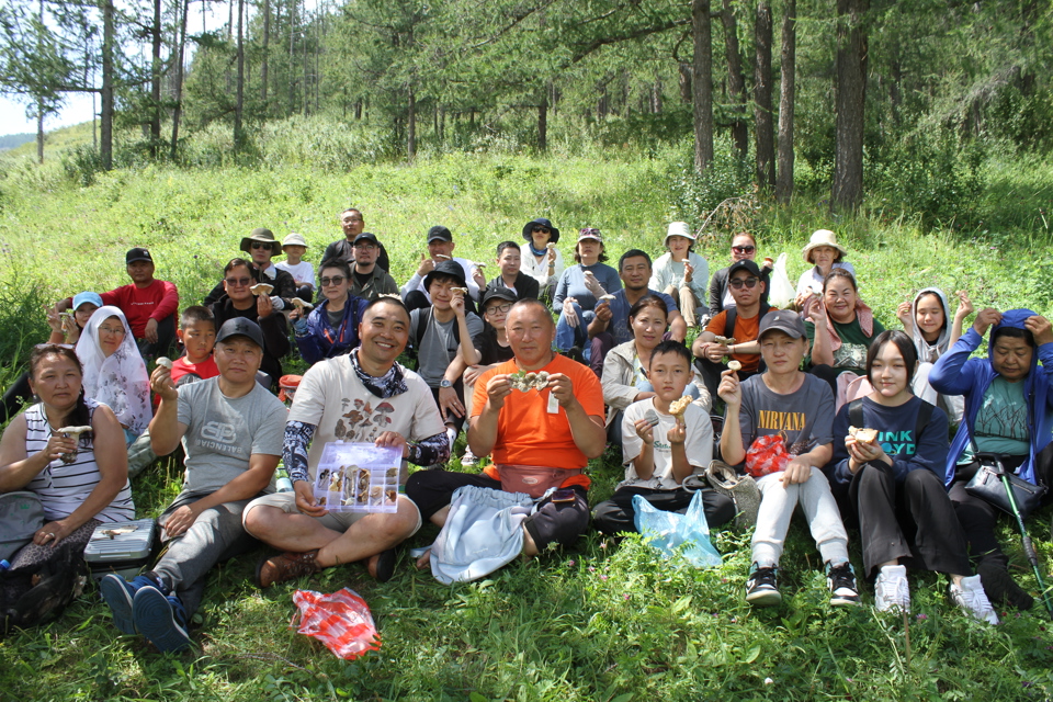 Байгалийн мөөг түүх, таньж тодорхойлох сургалт амжилттай зохион байгуулагдлаа.
