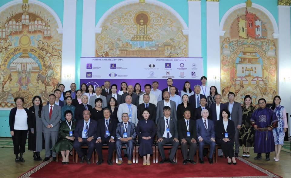 "Чингис Хааны ертөнц ба Монгол судлал" олон улсын эрдэм шинжилгээний хурлын “МОНГОЛЧУУД БА ГАДААД ЕРТӨНЦ” салбар хуралдаан эхлэв