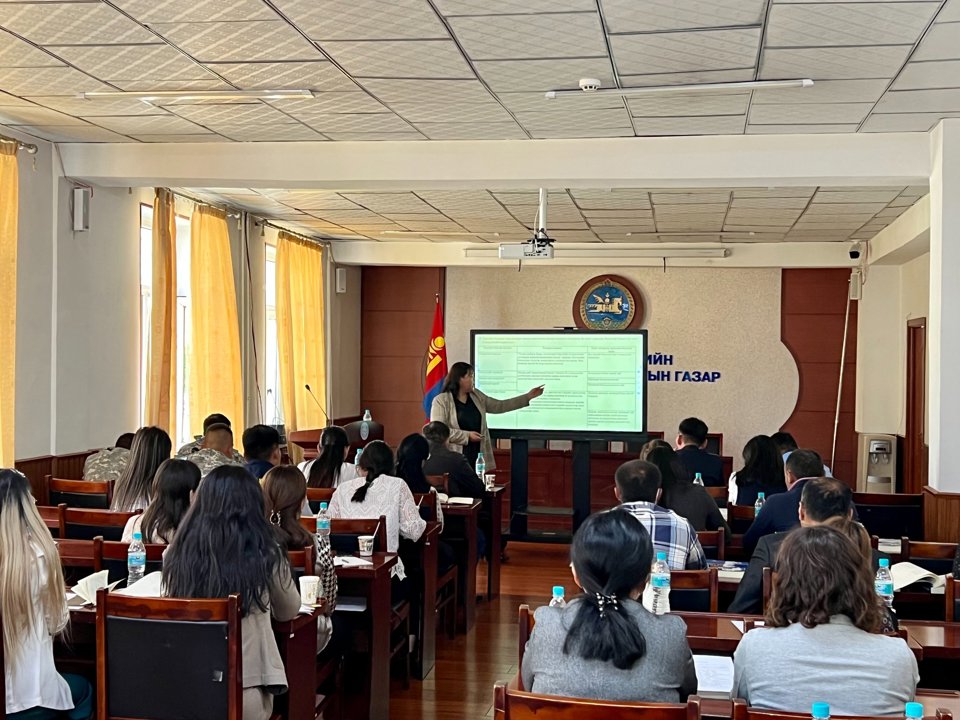 ЗАВХАН АЙМАГТ “ХИМИЙН ХОРТ БОЛОН АЮУЛТАЙ БОДИСЫН МЕНЕЖМЕНТ, ХӨДӨЛМӨР ХАМГААЛАЛ, АЮУЛГҮЙ АЖИЛЛАГАА” СЭДЭВТ СУРГАЛТЫГ ЗОХИОН БАЙГУУЛЛАА