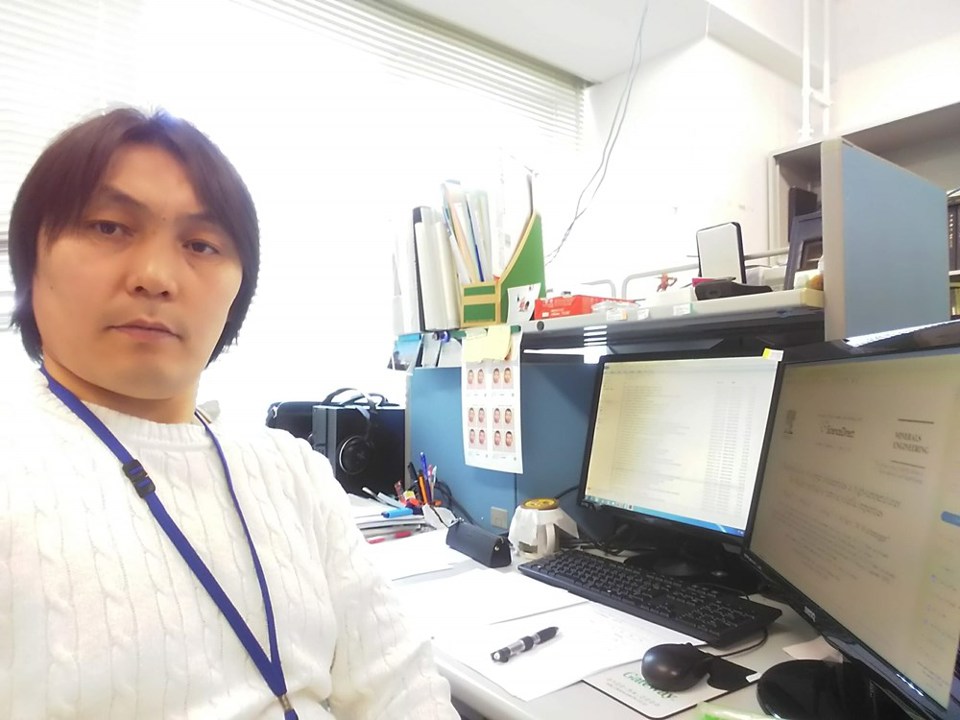 Доктор Б.АЛТАНСҮХ: ЦАХИЛГААН БОЛОН ЦАХИМ ХЭРЭГСЛИЙН ХАЯГДЛААС ӨНГӨТ МЕТАЛЛ ГАРГАН АВАХ СУДАЛГАА ХИЙЖ БАЙНА.