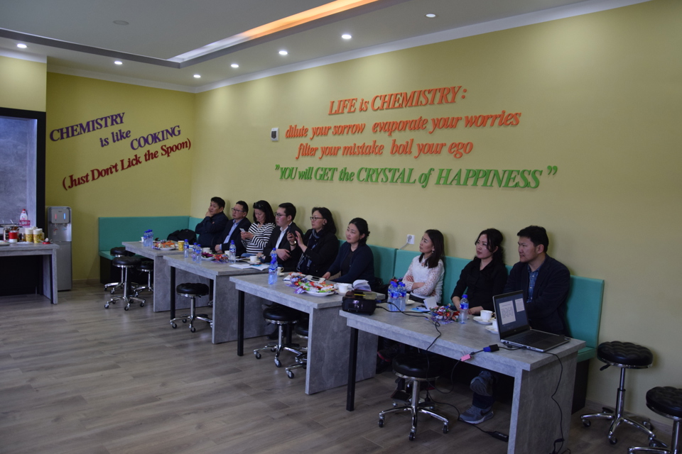 Эрдэнэт үйлдвэрийн төлөөлөгчид Хими, химийн технологийн хүрээлэнд зочилж, хүрээлэнгийн үйл ажиллагаа, үндсэн чиглэлтэй танилцан эрдэмтэн судлаачидтай уулзав