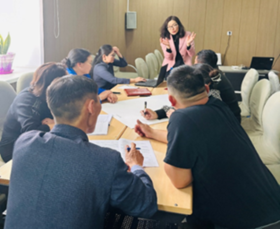 The project entitled "The Science-Policy adaptive capacity for local herding and government groups to reduce climate vulnerability" is being implemented at the Mongolian Academy of Sciences under funding from the Asia-Pacific Network for Global Climate Change Research (APN).