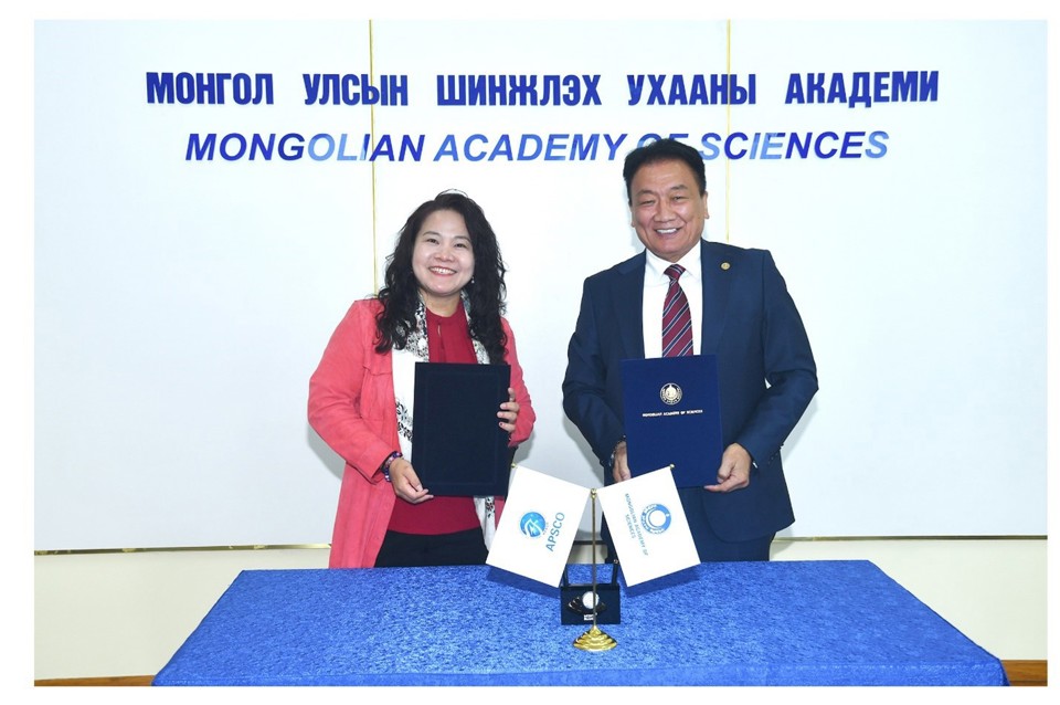 Хамтран ажиллах санамж бичигт гарын үсэг зурлаа